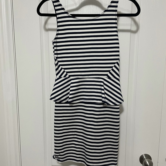 Dress - Picture 1 of 2